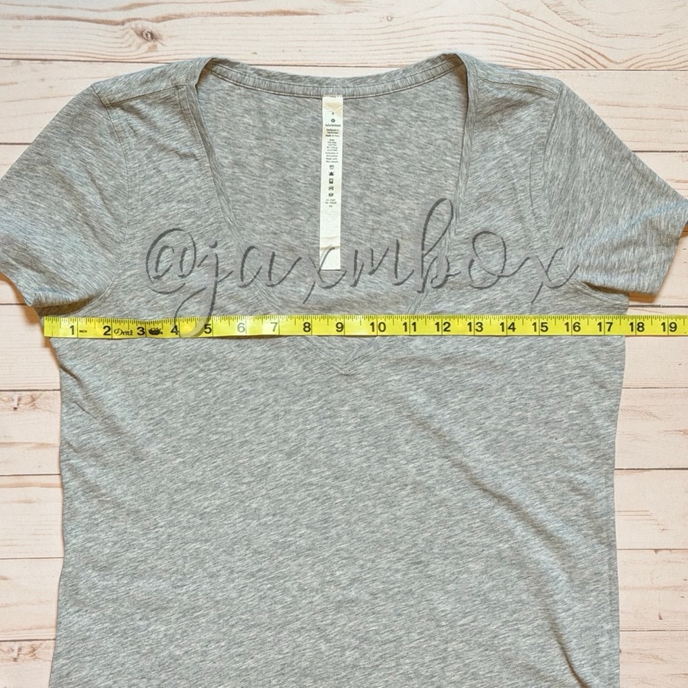 Lululemon V-neck Heathered Gray Prima Cotton Shirt Size 4 - Picture 4 of 4